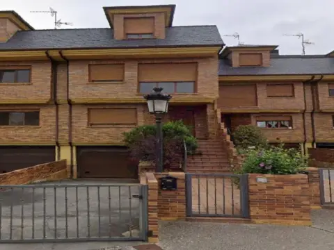 Chalet en calle del Canal, 308